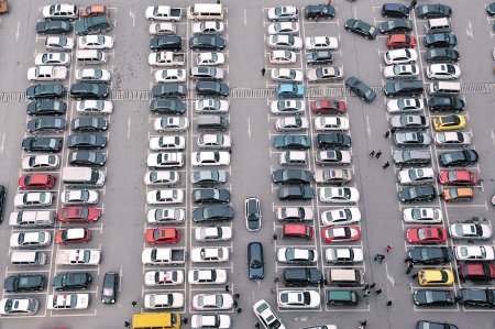 长沙泊位停车收费引争议 代表建议湘江路应免