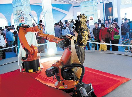 长沙产机器人会干苦力会唱戏 中国成最大市场