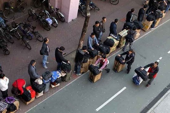 奶粉限购 内地扫货客干扰港民的生活令港民反