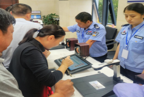 空中警务巡逻 长沙县公安邀民众体验民警工作