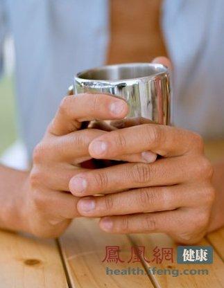 4种杯子喝水很危险 容易致癌中毒