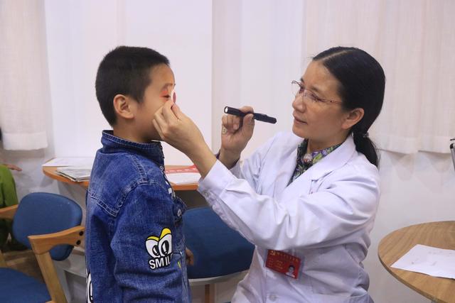 湖南省儿童医院志愿者连续13年走进特殊教育