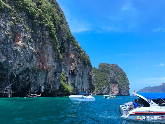 暑期旅游到底有多火?湖南游客可以在异国街头