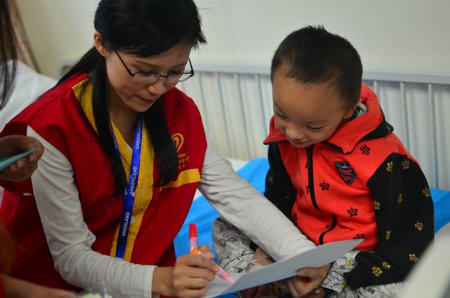 汪涵呼吁爱心人士参与医院志愿服务