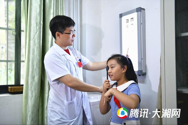 长沙小学生视力低下发病率近60% 医生呼吁远