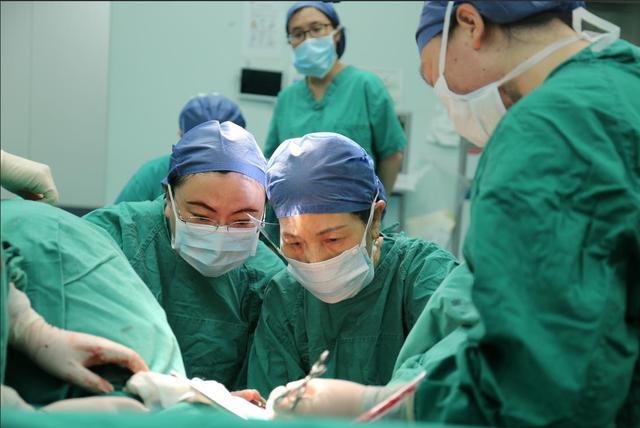 邵阳七旬娭毑私处长出十厘米罕见肿瘤 妇科泌