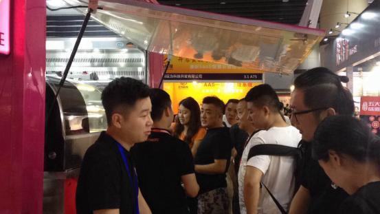 炅猫餐车:品牌餐饮加盟商的新合作伙伴