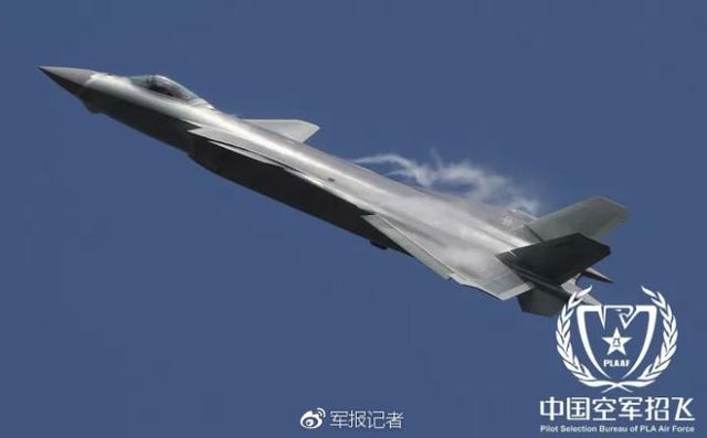 2018空军招飞开始 大学生飞行学员入校享军官