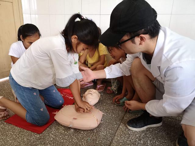 湘雅医学生暑期实践团赴江华开展医学知识科普