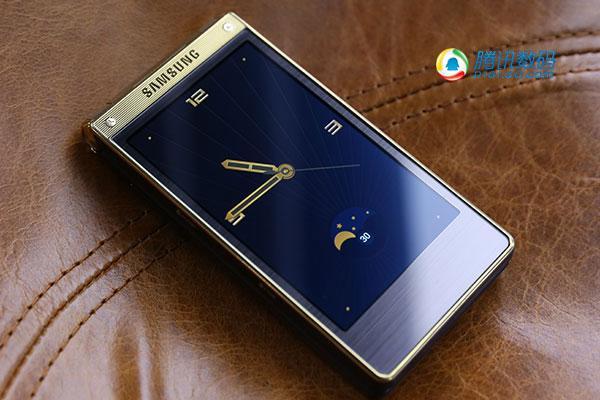 三星W2015评测:做工精致贵气 娱乐性偏弱