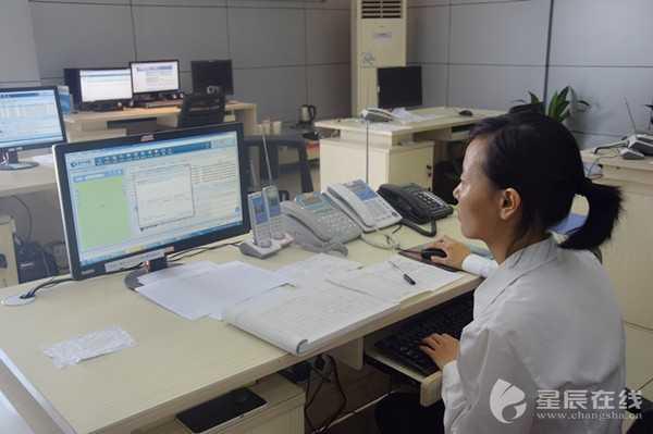 井盖、噪音、渣土 遇到这些事可以拨12319投诉