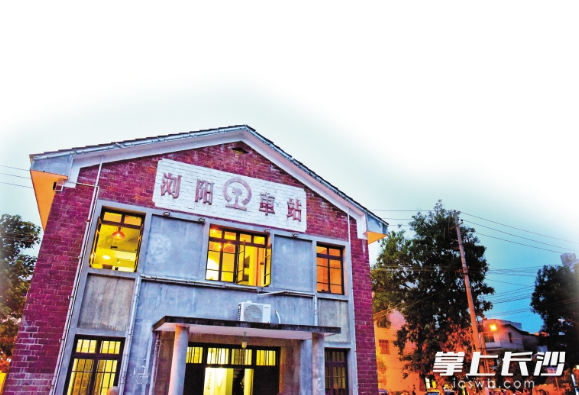 浏阳以文化产业活化城市老建筑 复活50年老车