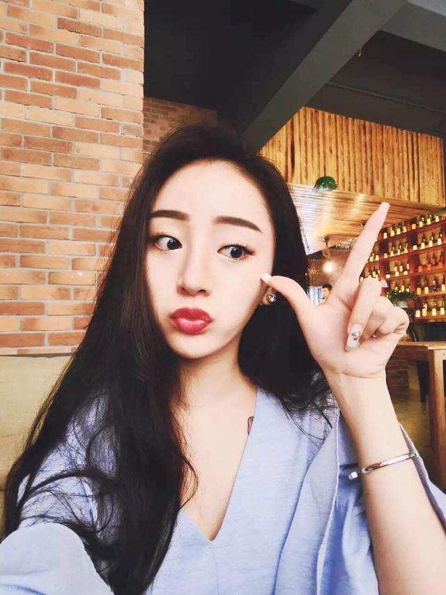 19岁影院和她的美女女仆私人情趣黑丝图片