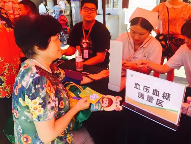 长沙年轮骨科医院走进长沙新星小区