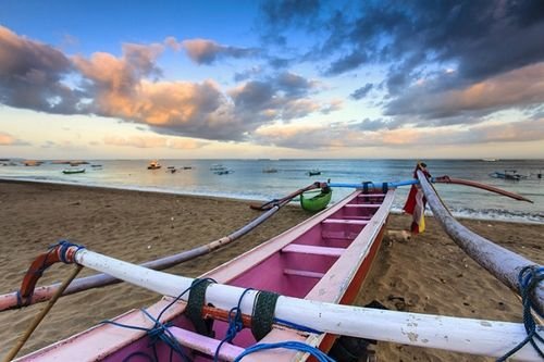 巴厘岛库塔海滩:走进比基尼湿身秀场
