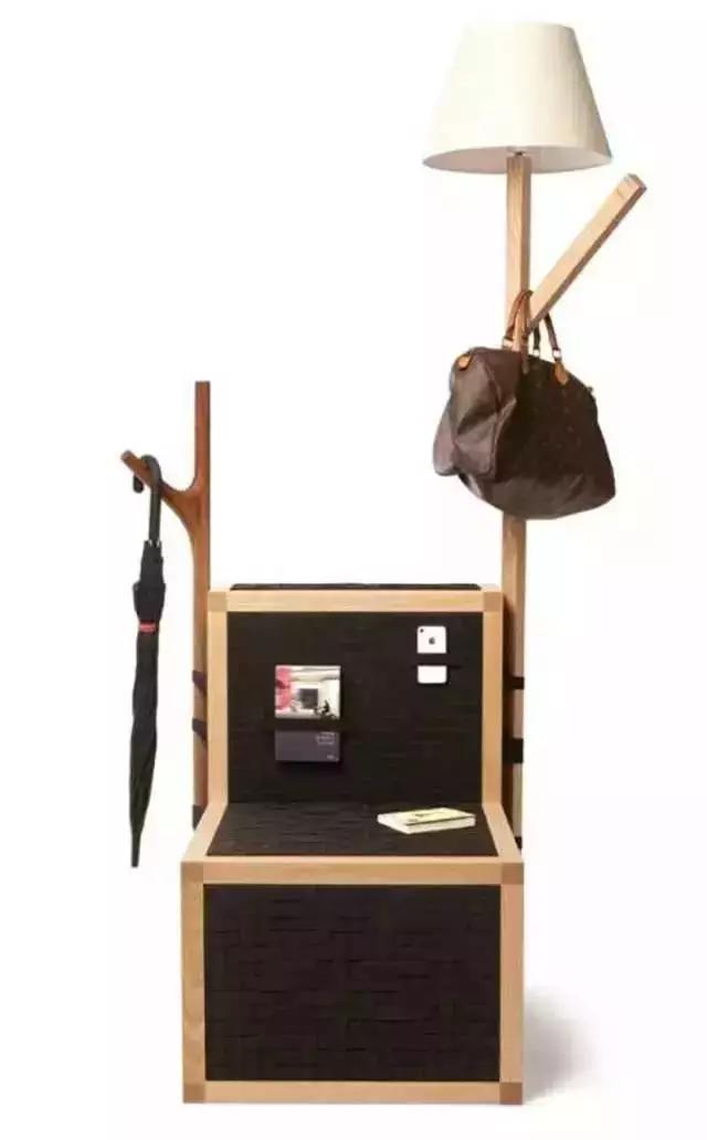 美女坐桌脚放椅子上猜成语_看图猜成语(2)