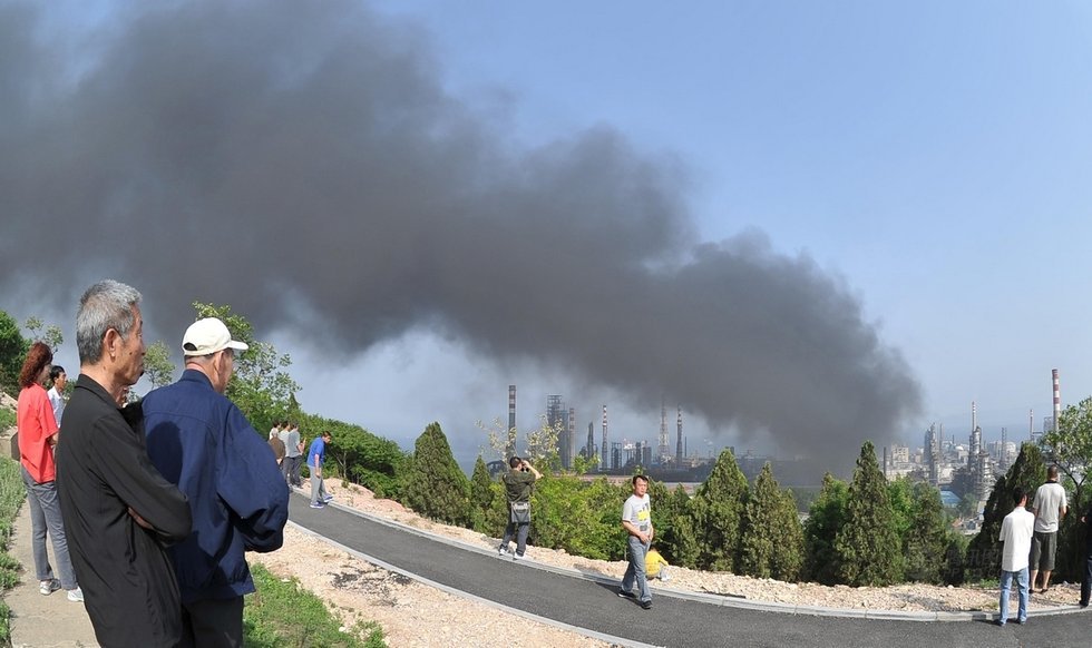 大连人口失踪_大连爆炸致2人失踪2人受伤 现场浓烟滚滚 图