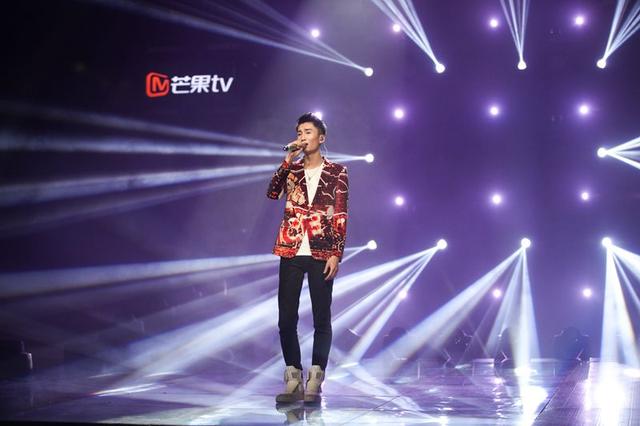 《歌手踢馆》张阳阳左立唱功差 被斥快男被蜜泡大