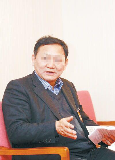 湖南一高校创始人被指豪赌 银行行长追债无果自杀