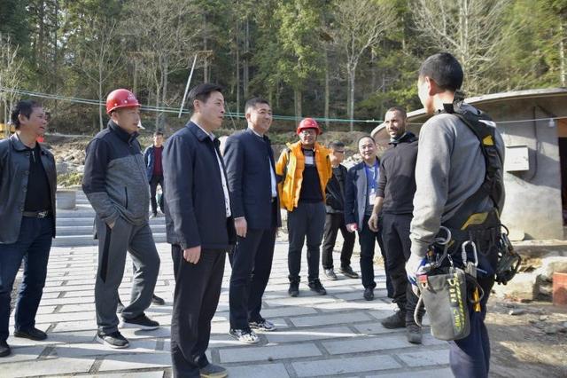 3月22日下午,平江县委书记汪涛携天岳幕阜山项目协调指挥部,县直部门