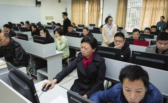 湖南行政执法人员资格电子化考试 近18万人迎