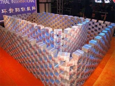 开发商堆1亿现金给农民工发工资 最多发三百万