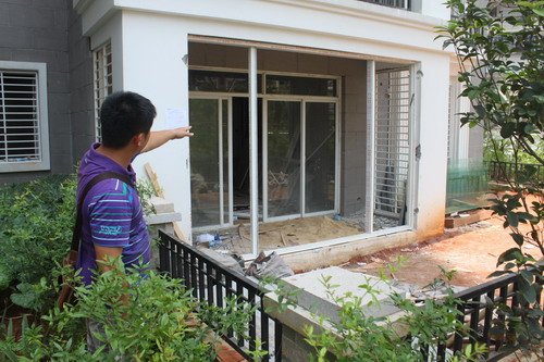 改造阳台引发纠纷 帝和华庭业主物业拳来脚去