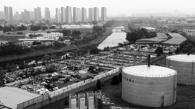 群租大杂院紧挨高压沼气罐