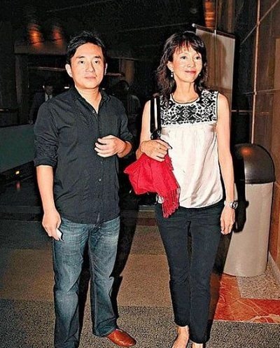 2008年12月26日,郑裕玲(右)与吕方(左)拍拖看演唱会.