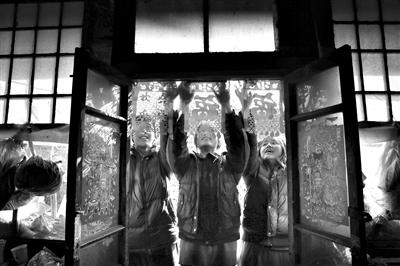 离开10年“井底”日子 王秀青放寒假回家过年