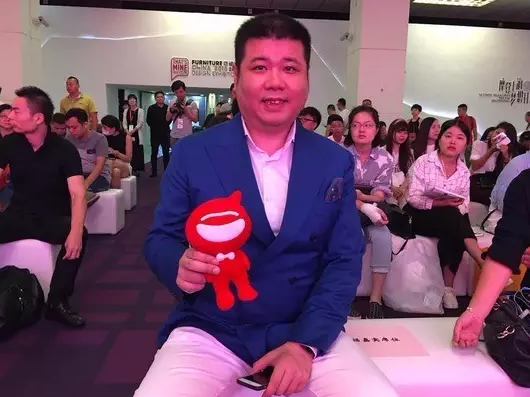 著名设计师卢涛出席上海家具展 对话“中国风·新中式 ”