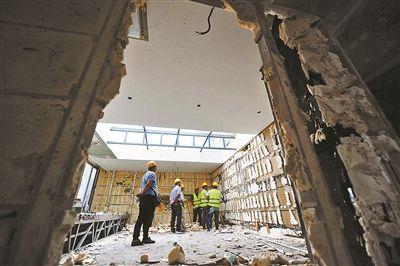 方庄违建“空中别墅”昨开拆