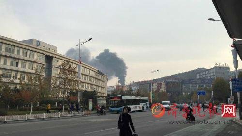 济南高新区一在建楼盘楼顶发生火灾