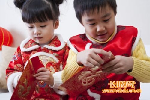 春节压岁钱调查+百元红包最常见孩子都变小土