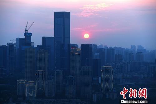 资料图为重庆高楼。a target='_blank' href='http://www.chinanews.com/' _fcksavedurl='http://www.chinanews.com/'p  align=