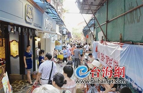 鼓浪屿住宅公房破墙开店涨价 老字号成了路边