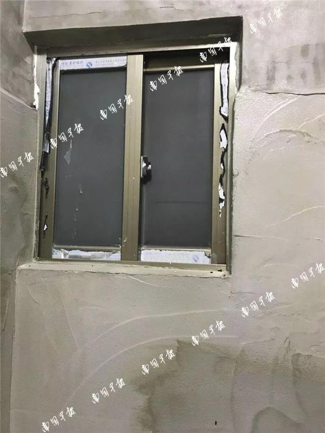 女子国庆出游网订酒店海景房 入住时傻眼了