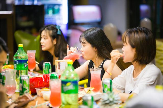 直播、借势、跨界 这家公寓七夕玩大了