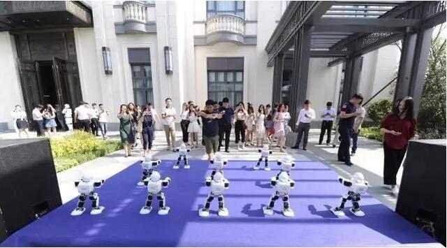 京津媒体人共赴“穿越未来”魔术秀 遇见“未来使者”