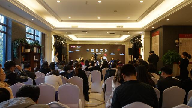在书籍的T台上，女神永远不会跌倒