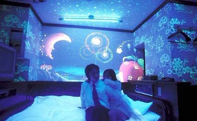 外国人拍摄的日本爱情酒店(组图)   在日本估计有140万对情侣,占总