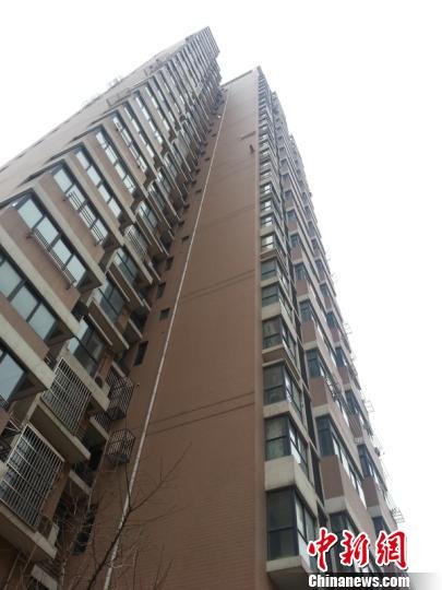 常州一楼盘被指存质量隐忧 外墙砖掉落险酿惨