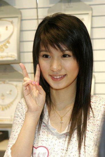 周杰伦承认恋情 18岁 嫩模昆凌 家居照揭秘(图)_