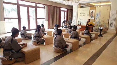 致敬美好生活，探秘孔雀城“幸福社区”样本