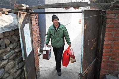 离开10年“井底”日子 王秀青放寒假回家过年