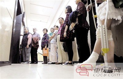 28层高楼电梯经常停摆 业主:出门比爬山还累