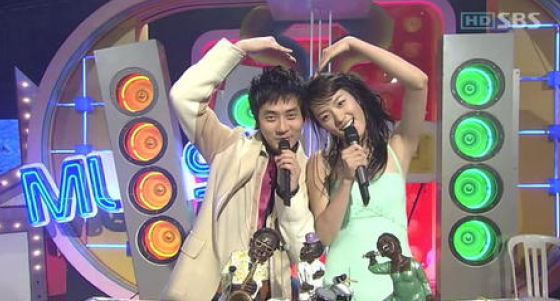 登陆纽约广场的真爱手心竟然比手指heart更火