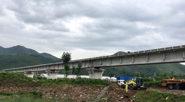 山海旅游铁路石河大桥工程架梁施工圆满完成