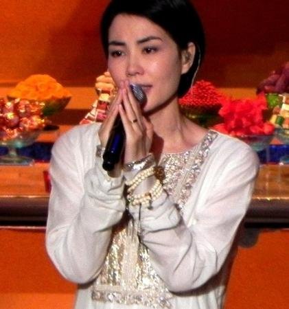 港媒爆料王菲为出家做准备 卖楼套现全给两个