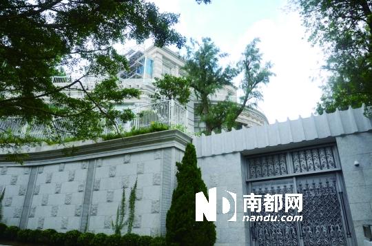 李嘉诚豪宅严密似堡垒 挖地道都进不去